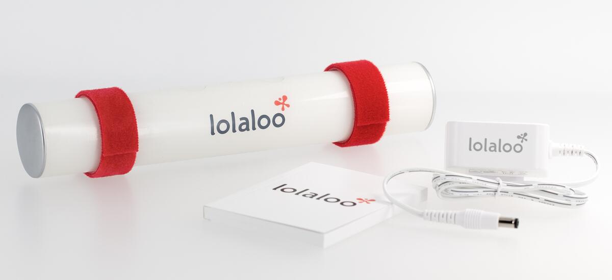 Lieferumfang: Baby Einschlafhilfe lolaloo mit roten Klettbändern, Netzadapter und Bedienungsanleitung. Lieferumfang: Baby Einschlafhilfe lolaloo mit roten Klettbändern, Netzadapter und Bedienungsanleitung.